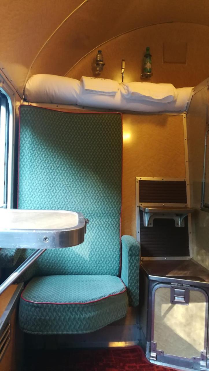 Отель Le Train Des Reves Dracy-Saint-Loup Экстерьер фото